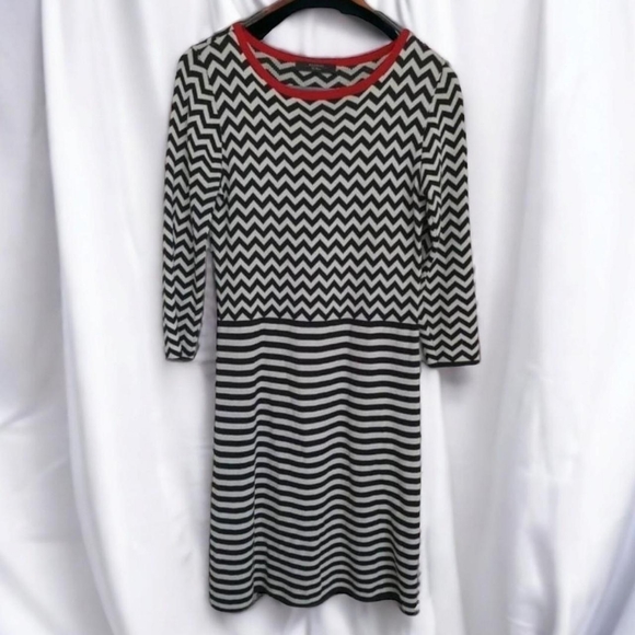 Weekend Max Mara Dresses & Skirts - Cute max Mara Weekend silk/cotton blend knitted jumper dress.Size small uk 10